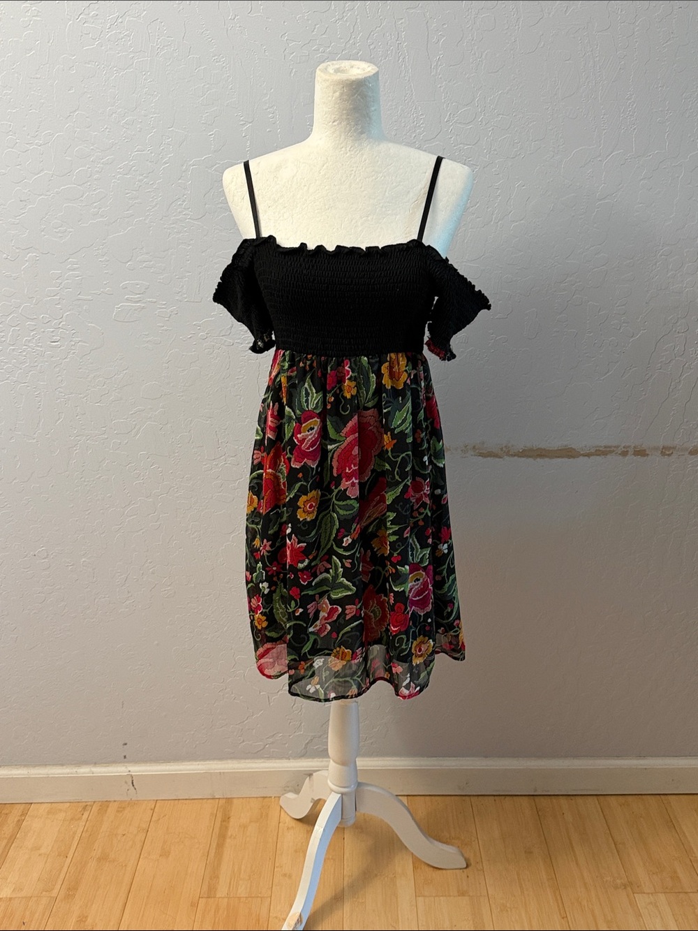 Forever 21 Black Floral Off-Shoulder Mini Dress